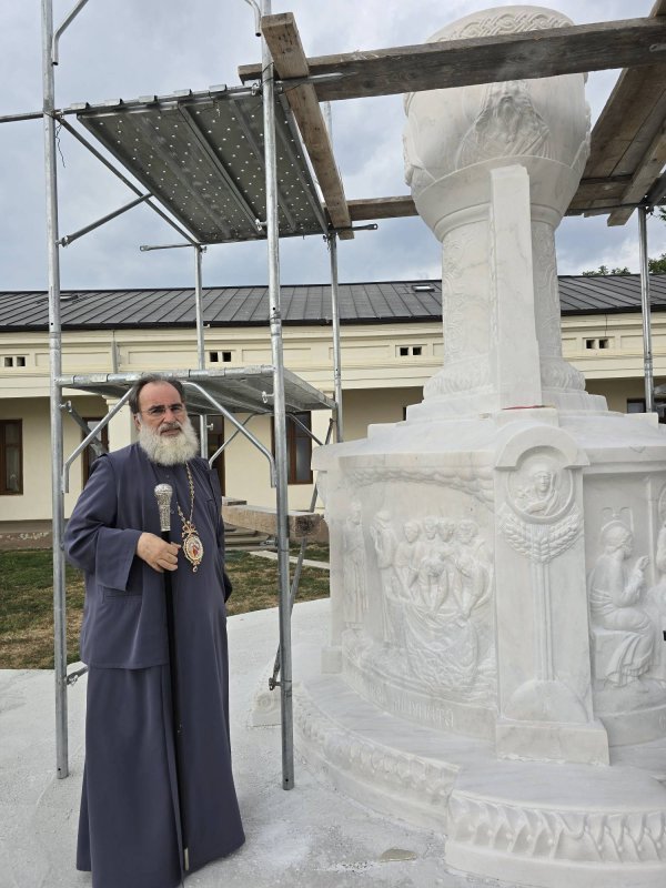 Cum s-a născut din marmură „Universul Euharistic” de la Roman 375843