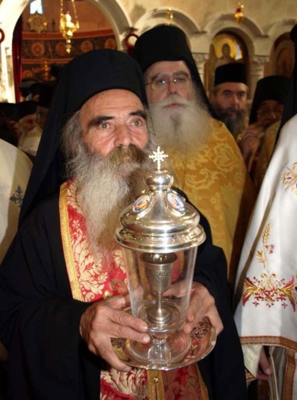 Fântâna lui Iacob - la izvor împreună cu mult nevoitorul arhimandrit Justinos 376790