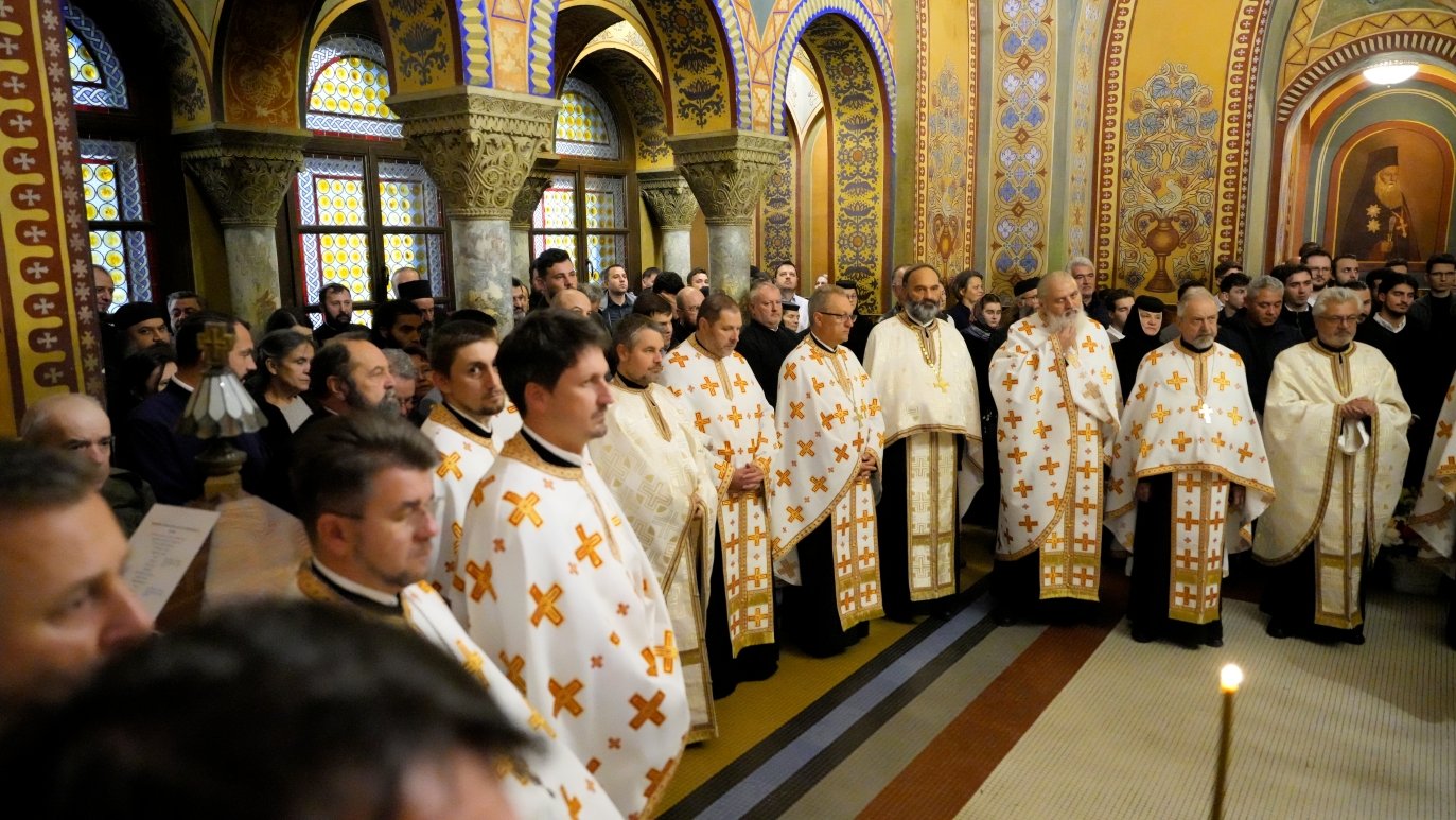 Înaltpreasfinţitul Părinte Mitropolit Laurenţiu sărbătorit la ceas aniversar 376783