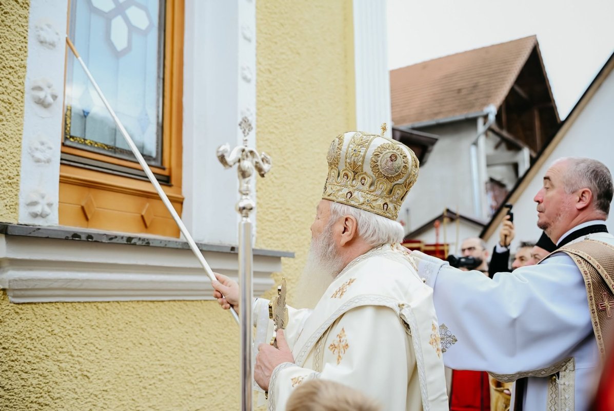 Resfințirea Bisericii „Adormirea Maicii Domnului” din Câmpia Turzii 376736
