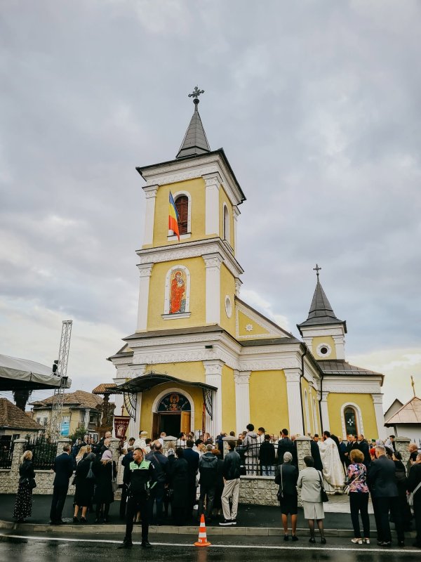 Resfințirea Bisericii „Adormirea Maicii Domnului” din Câmpia Turzii 376743
