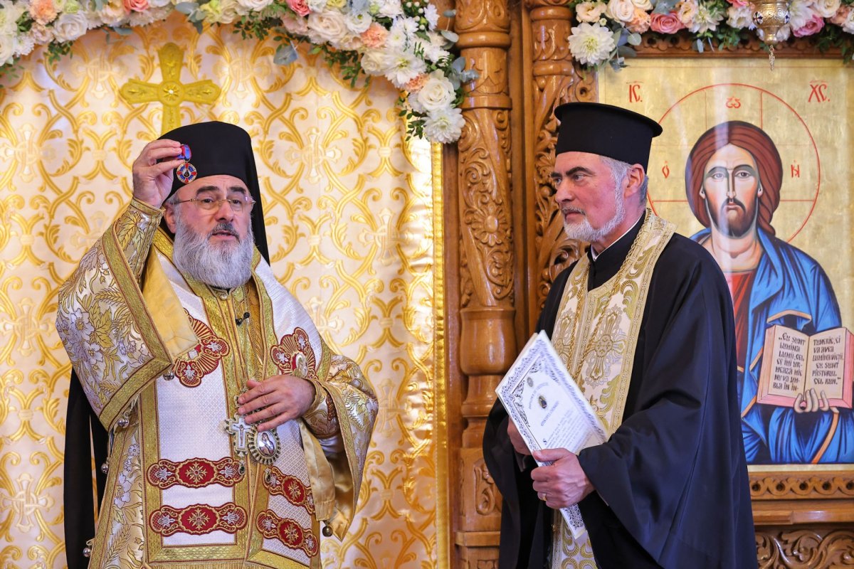 Slujiri arhierești în parohii din Vrancea și Buzău 376770