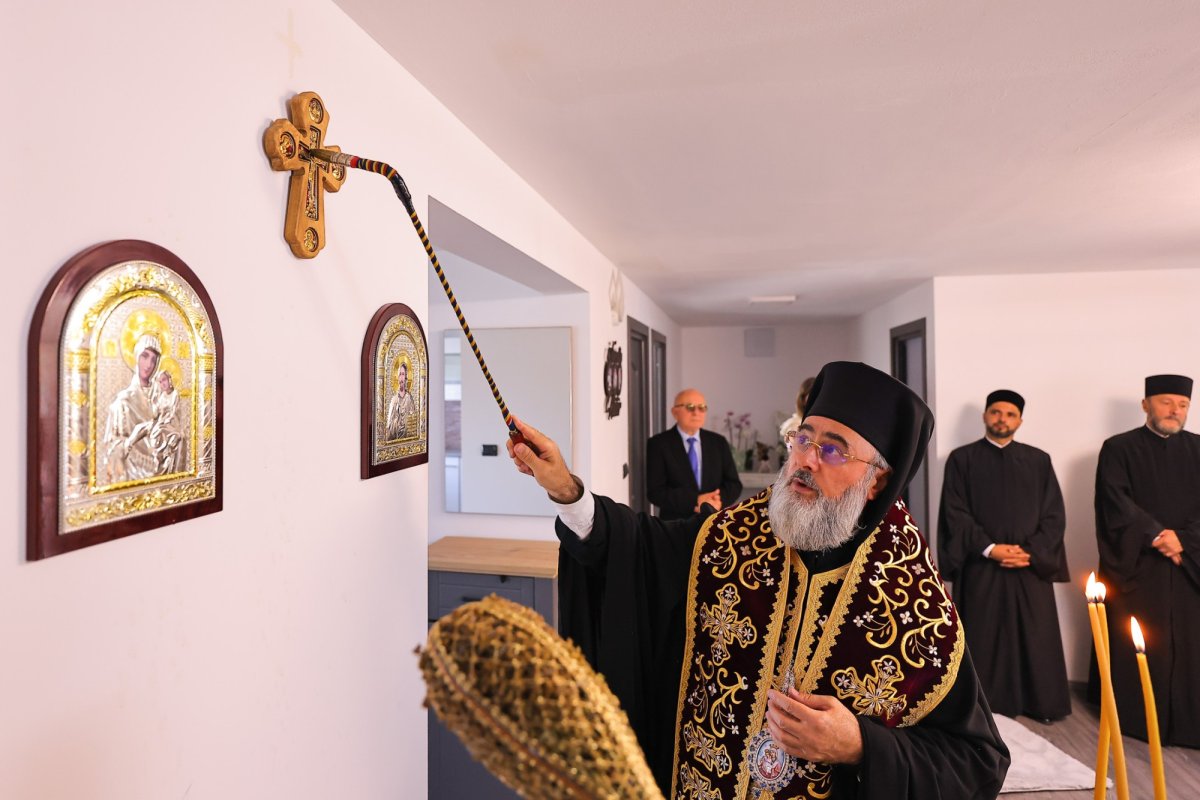 Slujiri arhierești în parohii din Vrancea și Buzău 376771