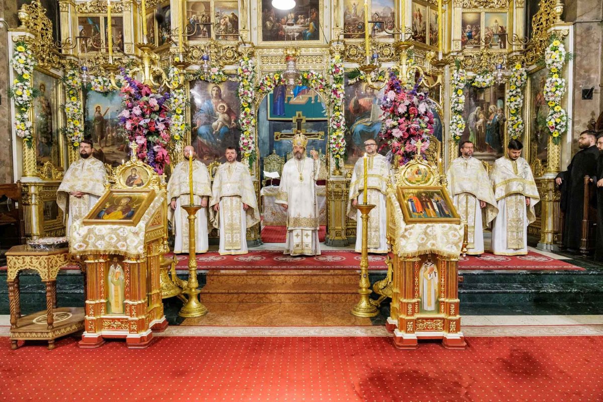 Liturghie arhierească în ajun de hram la Catedrala Mitropolitană din Iași 376877