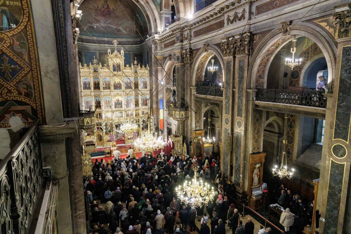 Liturghie arhierească în ajun de hram la Catedrala Mitropolitană din Iași 376880