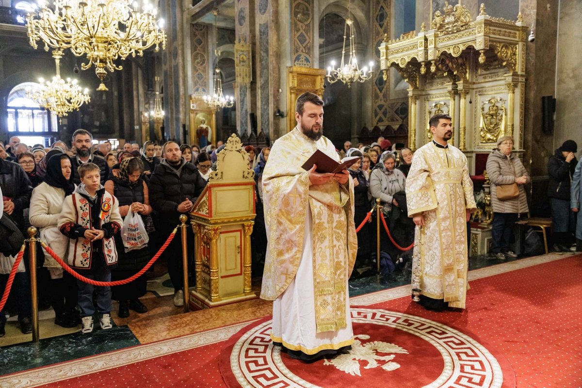 Liturghie arhierească în ajun de hram la Catedrala Mitropolitană din Iași 376881