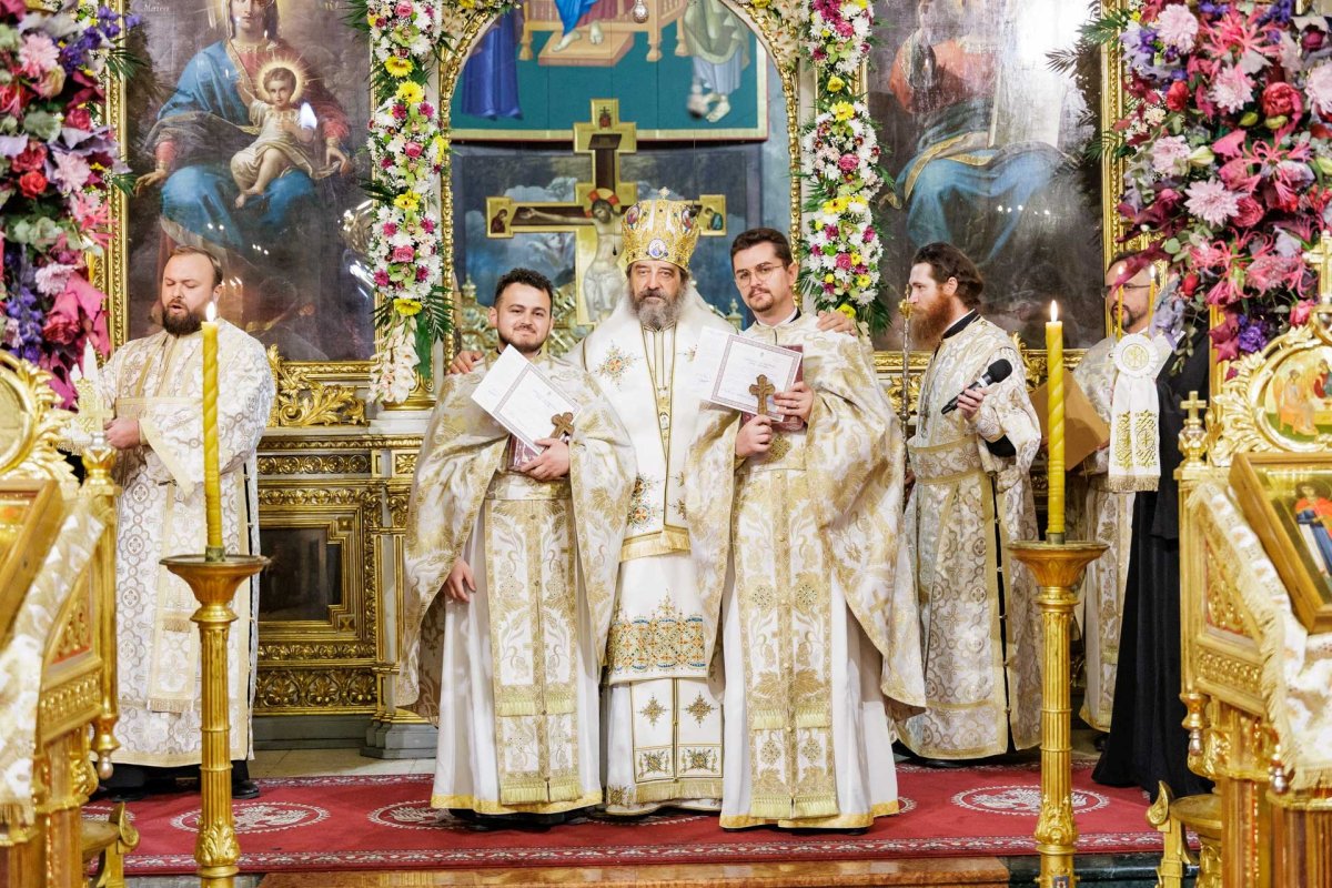 Liturghie arhierească în ajun de hram la Catedrala Mitropolitană din Iași 376882