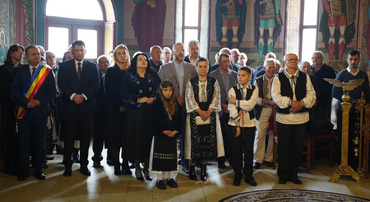 Binecuvântare arhierească în Parohia Sărmașu, Protopopiatul Luduș 376922