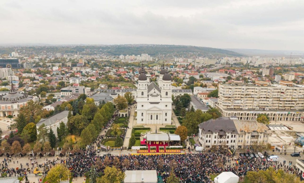 Peste 28.000 de pelerini, în rugăciune, la hramul Sfintei Parascheva de la Iaşi 376935