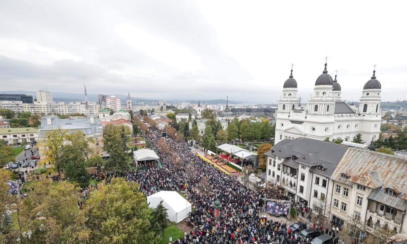 Peste 28.000 de pelerini, în rugăciune, la hramul Sfintei Parascheva de la Iaşi 376940
