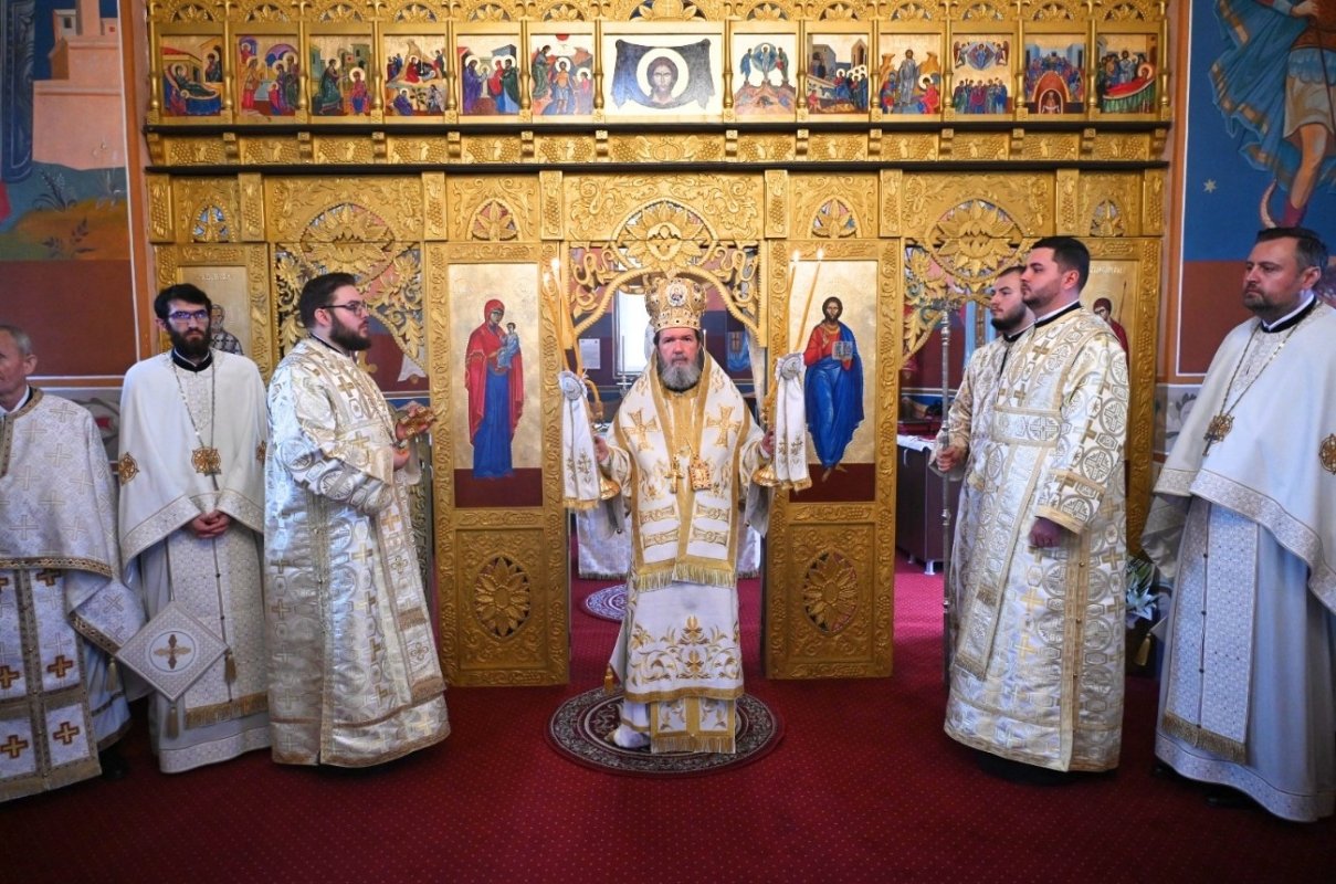 Un deceniu de la târnosirea bisericii din Căpâlna, Episcopia Oradiei 376911