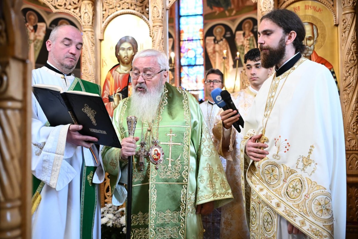 Hram la Mănăstirea Feleacu și instalarea noului stareț 377097