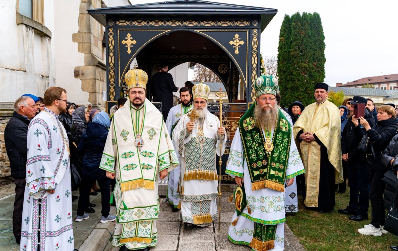 Hramul Catedralei Arhiepiscopale din Roman 377103