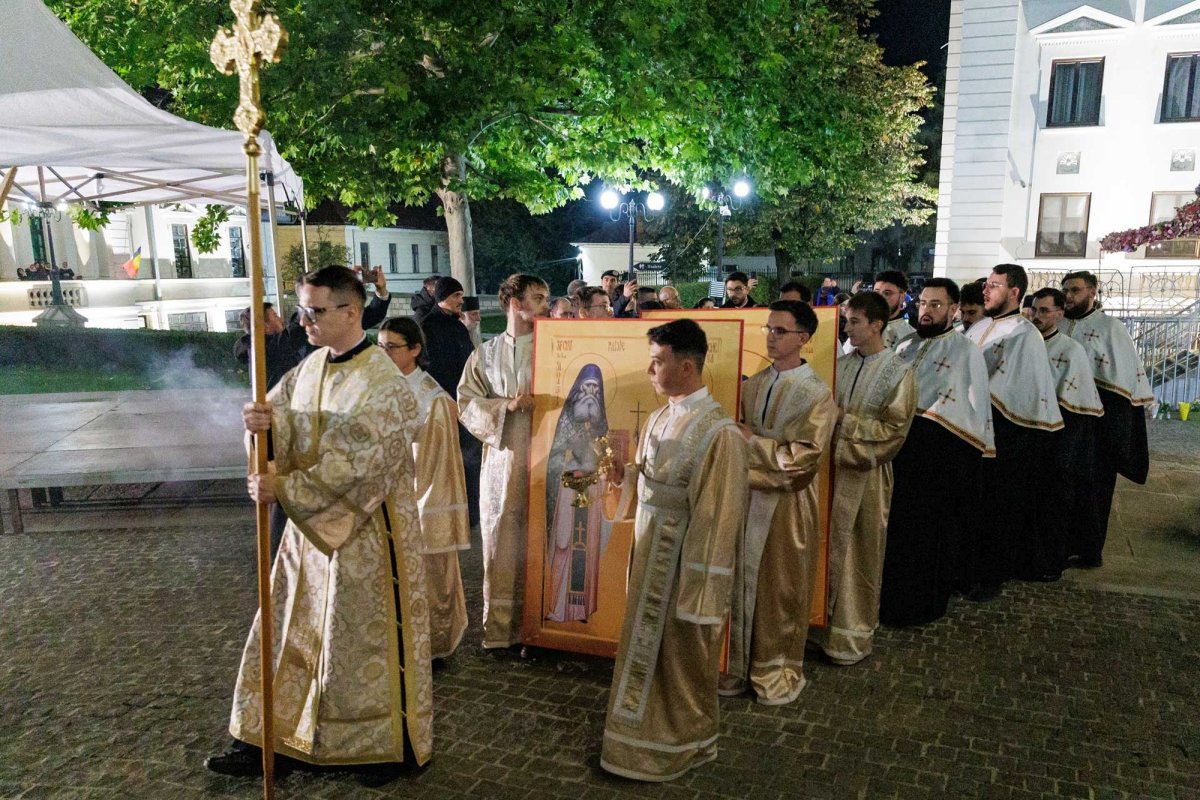 Sfânta Cuvioasă Parascheva de la Iași își așteaptă pelerinii în catedrală 377192