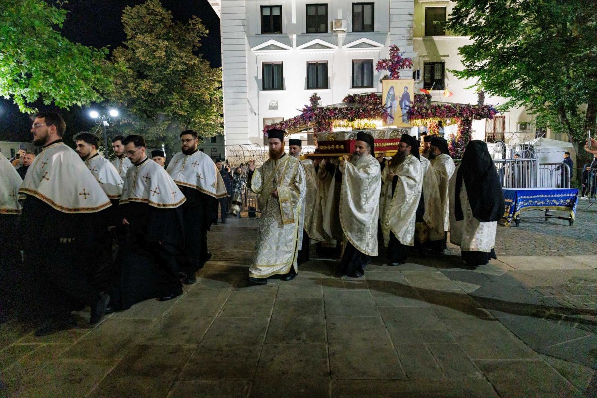 Sfânta Cuvioasă Parascheva de la Iași își așteaptă pelerinii în catedrală 377196