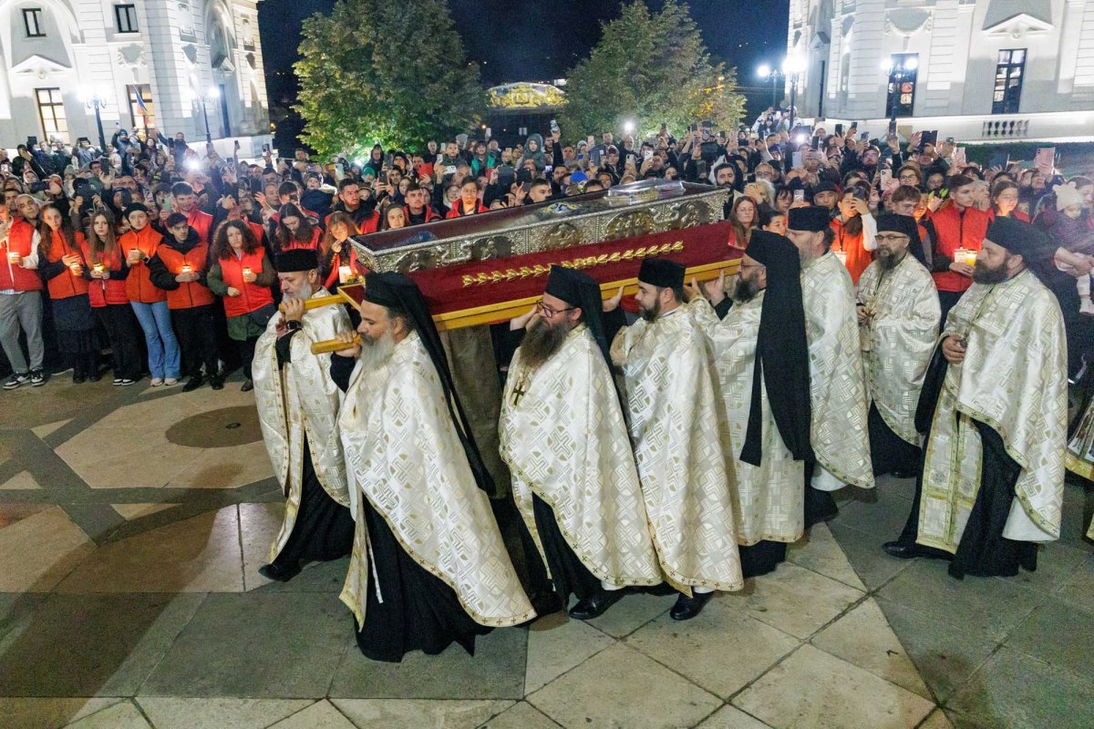 Sfânta Cuvioasă Parascheva de la Iași își așteaptă pelerinii în catedrală 377197