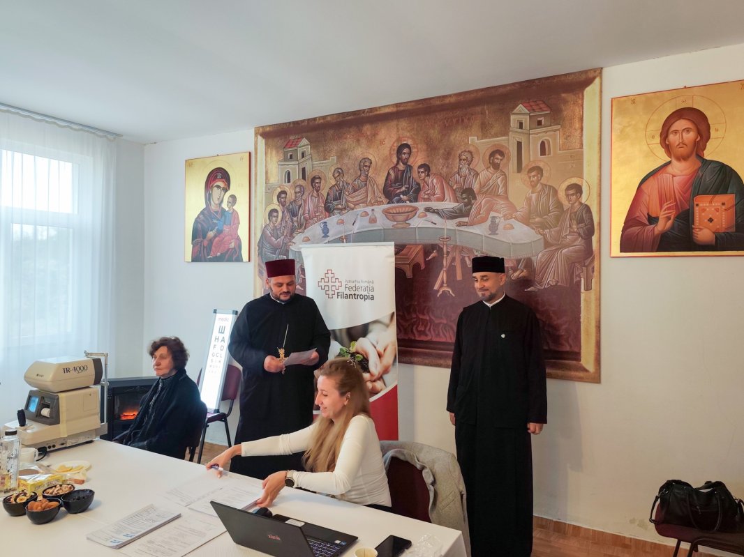 Consultații oftalmologice gratuite pentru 100 de vârstnici din Vrancea 377257