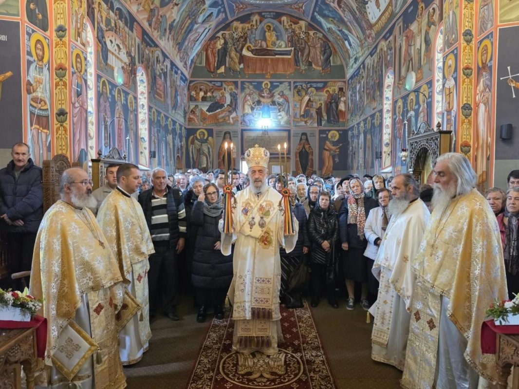 Sărbătoare la Mănăstirea „Sfânta Cuvioasă Parascheva” de la Subpiatră 377238