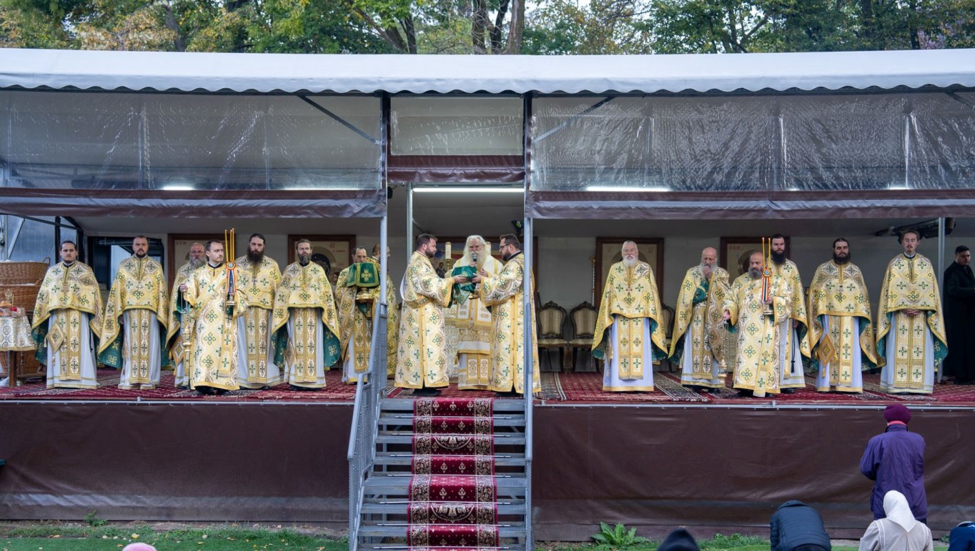 Sfânta Parascheva, cinstită prin slujbă arhierească la Catedrala Arhiepiscopală din Suceava 377245
