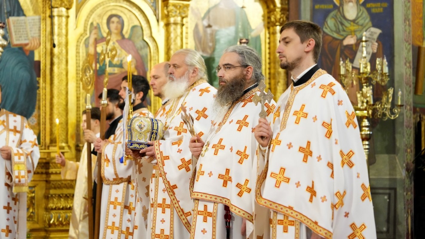 Liturghie arhierească în Catedrala Mitropolitană din Sibiu 377387