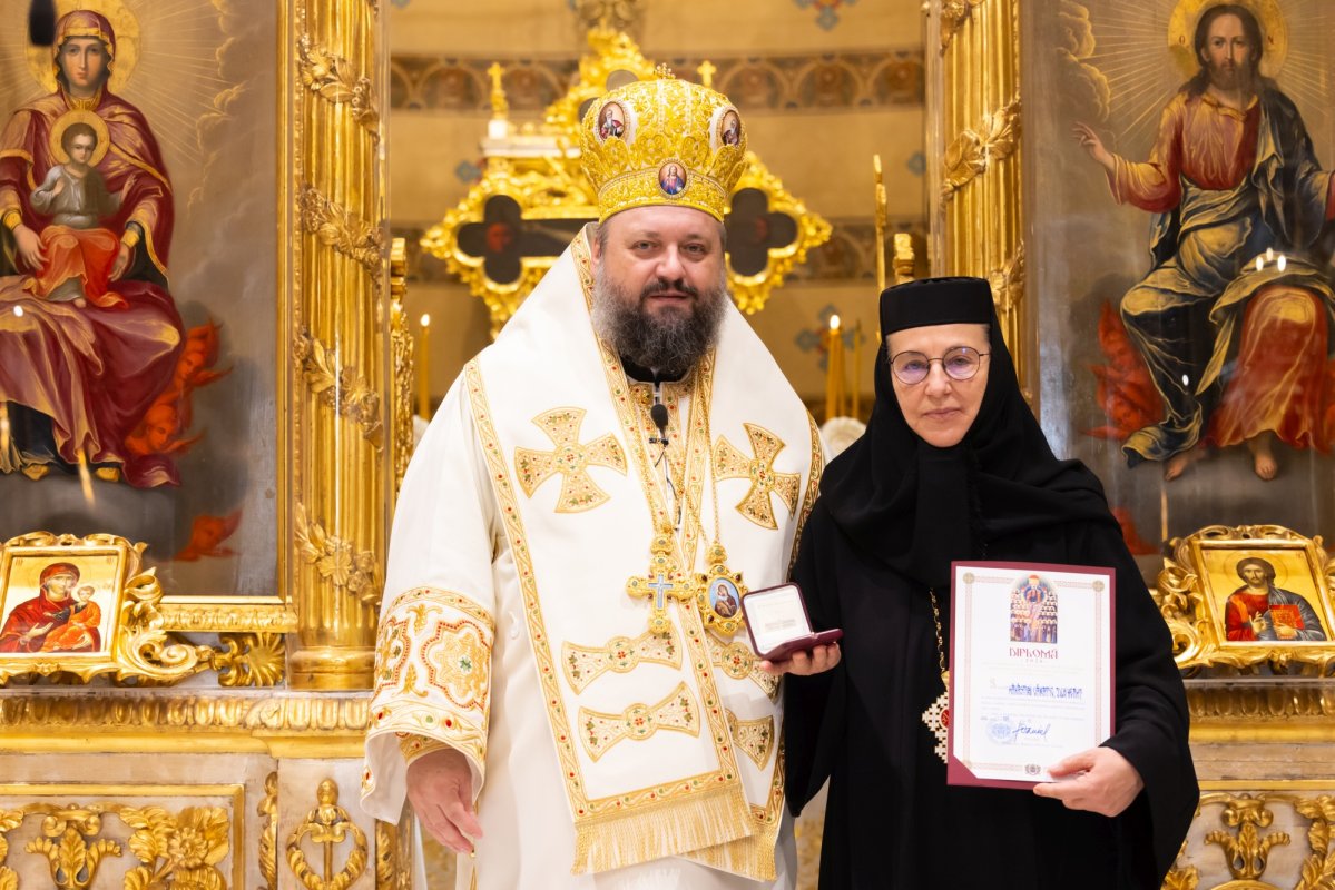 Rugăciune, credinţă şi istorie la Biserica Domnița Bălașa 377369