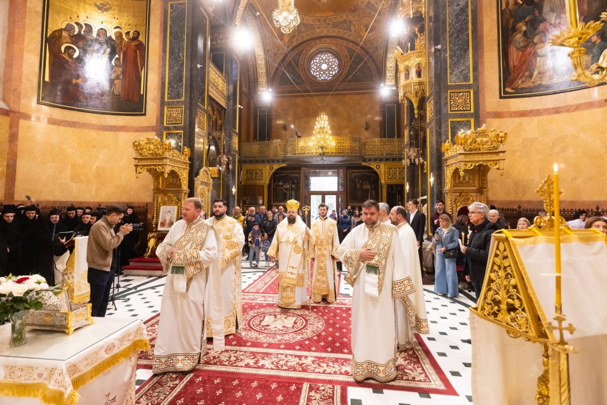Rugăciune, credinţă şi istorie la Biserica Domnița Bălașa din București 377352