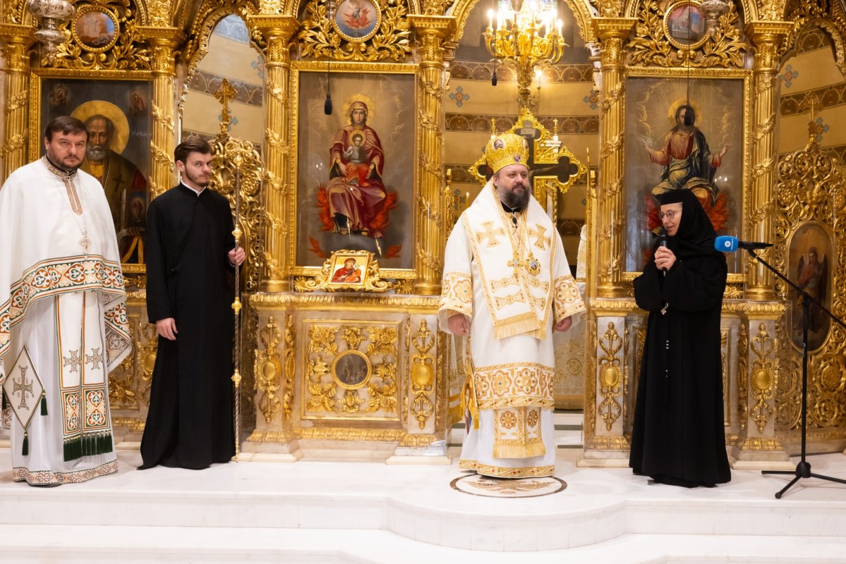 Rugăciune, credinţă şi istorie la Biserica Domnița Bălașa din București 377370