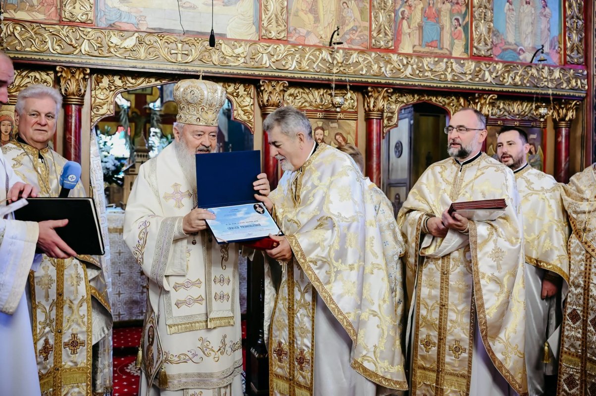Sărbătoare la Biserica „Sfânta Treime” din Baciu, judeţul Cluj 377423