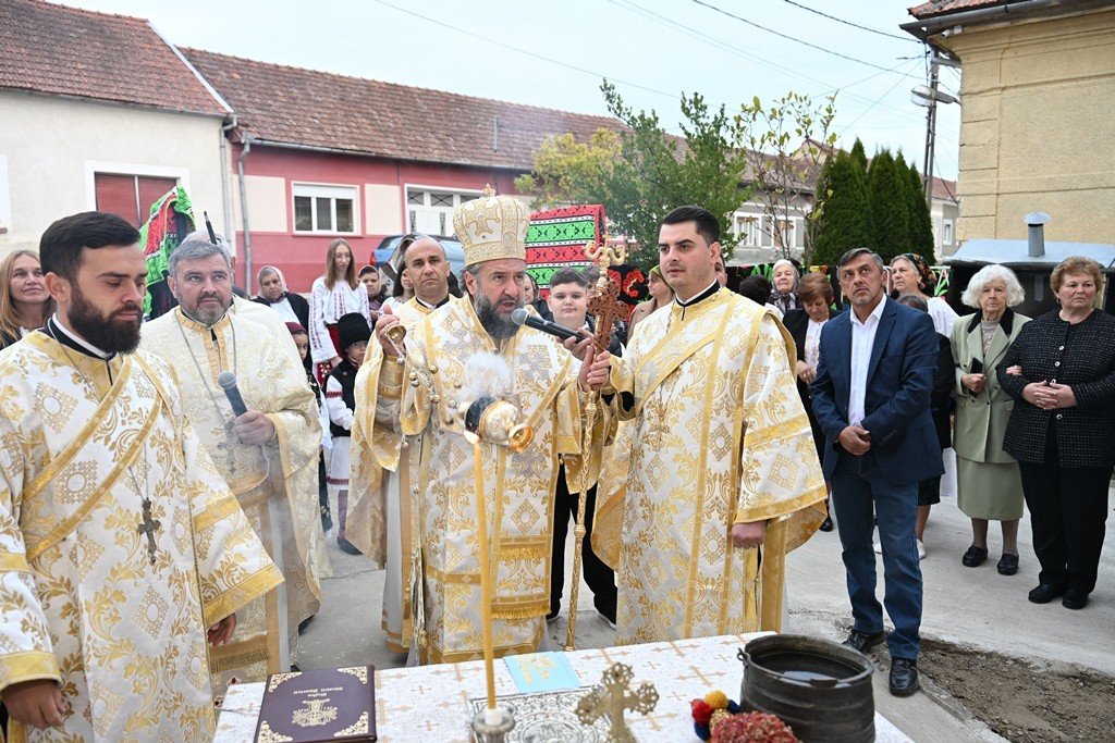 Sfințirea bisericii din Parohia Gârbovăț 377443