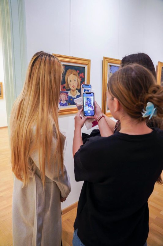 Galeria de Artă din Pitești așteaptă iubitorii de frumos 377465