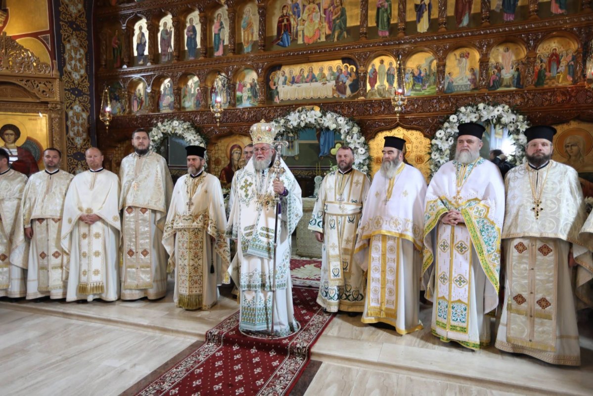 Liturghie arhierească în localitatea maramureşeană Moisei 377508