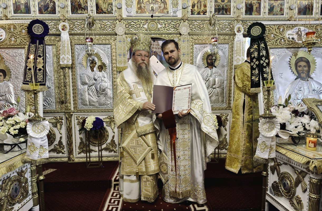 Sfințirea catapetesmei restaurate la biserica din Lădăuți, județul Covasna 377500