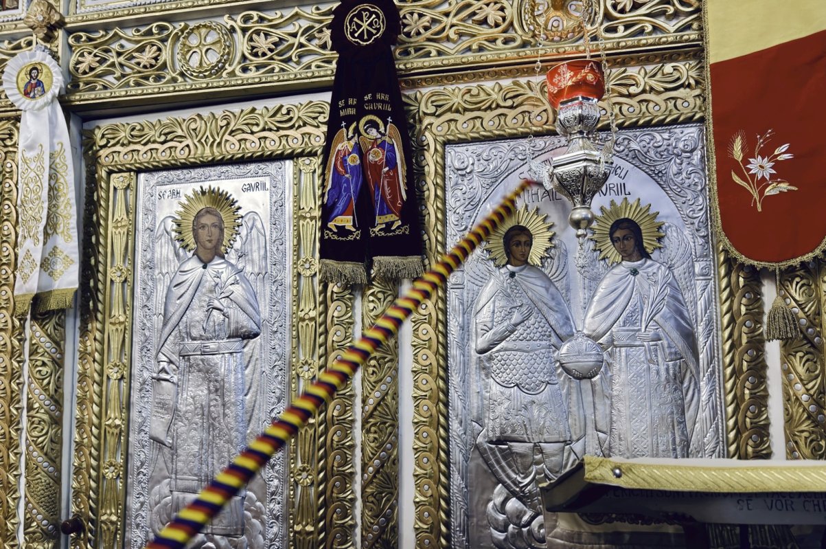 Sfințirea catapetesmei restaurate la biserica din Lădăuți, județul Covasna 377502