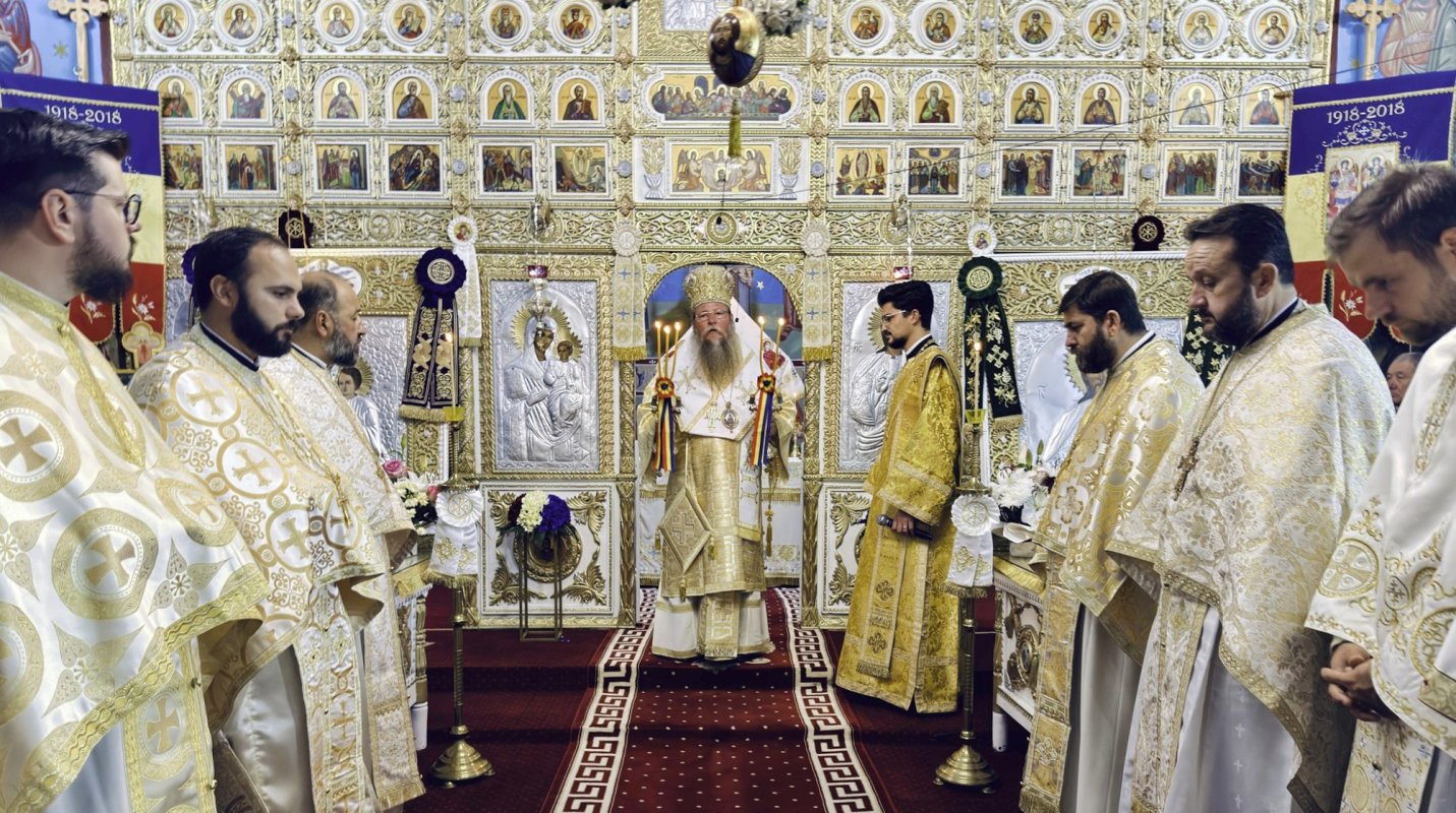 Sfințirea catapetesmei restaurate la biserica din Lădăuți, județul Covasna 377503