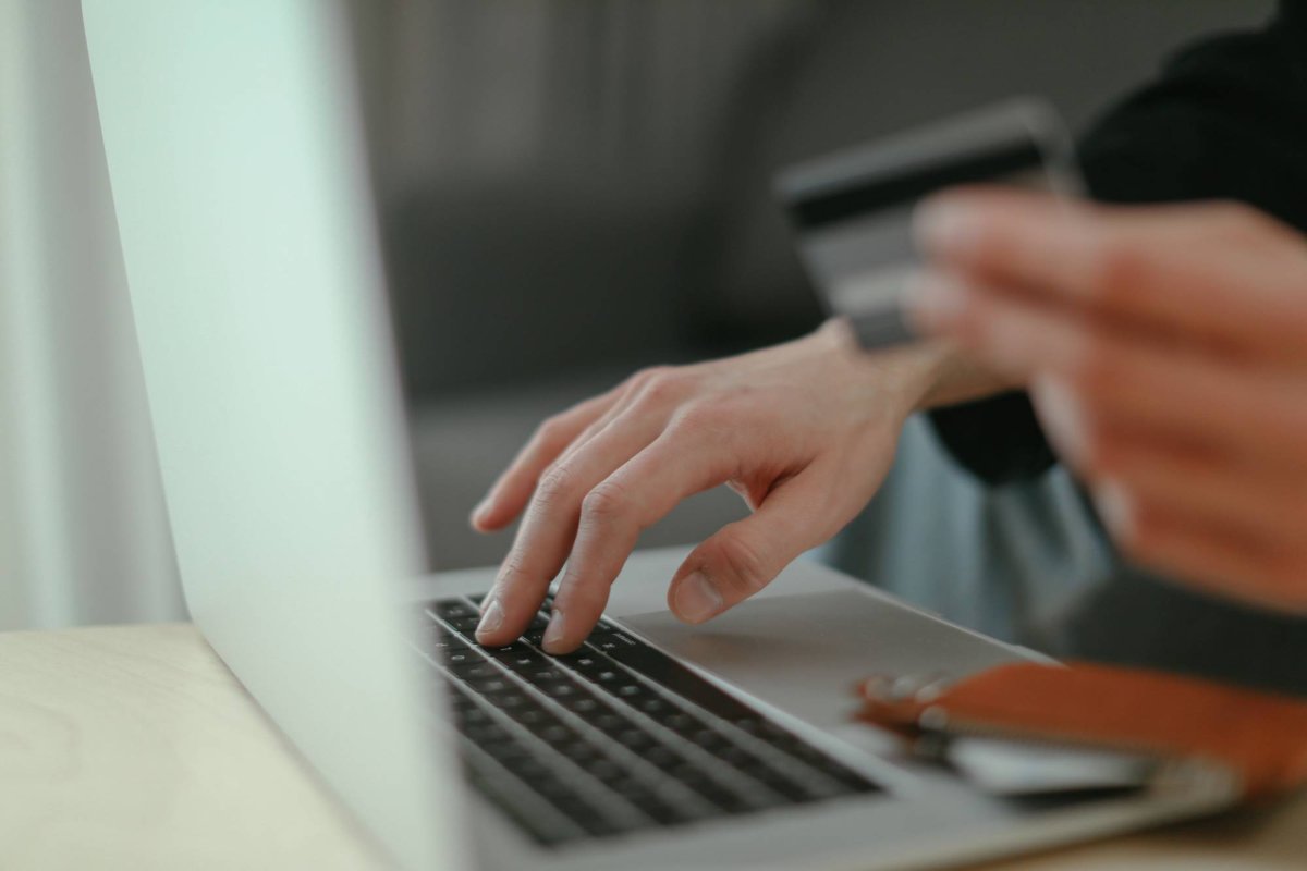 Detalii care ne feresc de ofertele online înșelătoare 377580