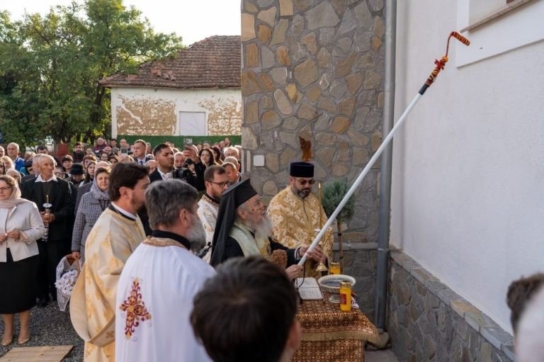 Lucrări de restaurare şi înnoire la o biserică din judeţul Arad 377622