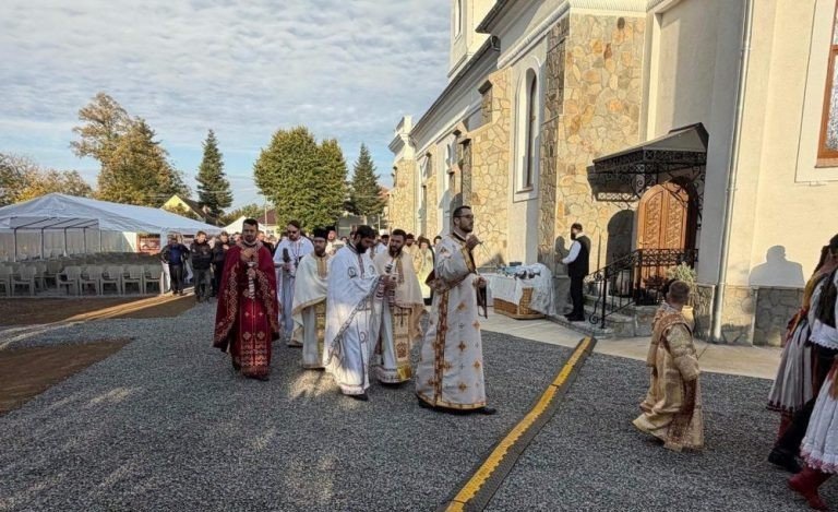 Lucrări de restaurare şi înnoire la o biserică din judeţul Arad 377624