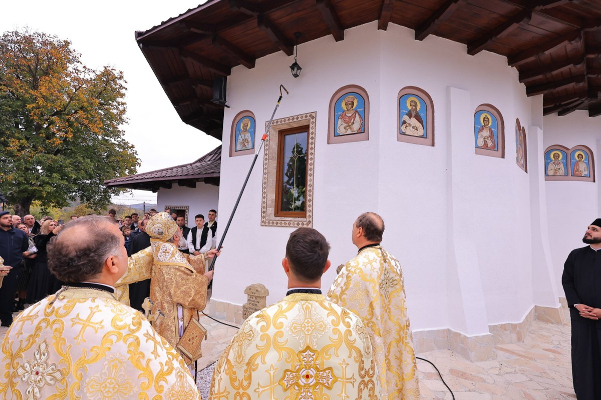 Veșmântul harului pentru biserica Parohiei Vidra din Vrancea 377649