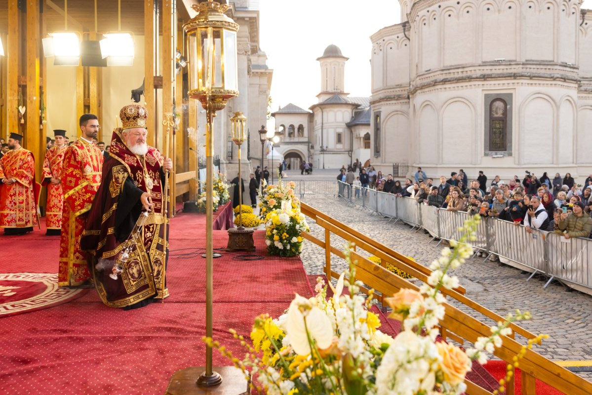 Slujba Privegherii dedicată Mucenicului Dimitrie, pe Colina Patriarhiei 378261