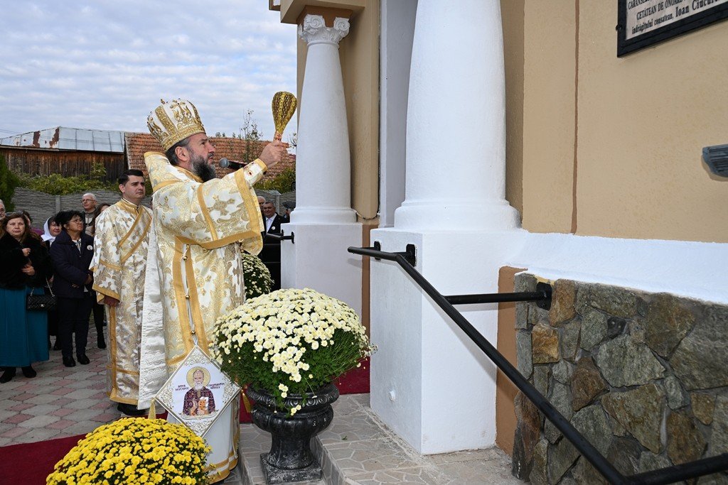 Binecuvântarea exteriorului bisericii din parohia bănăţeană Șoșdea 378317