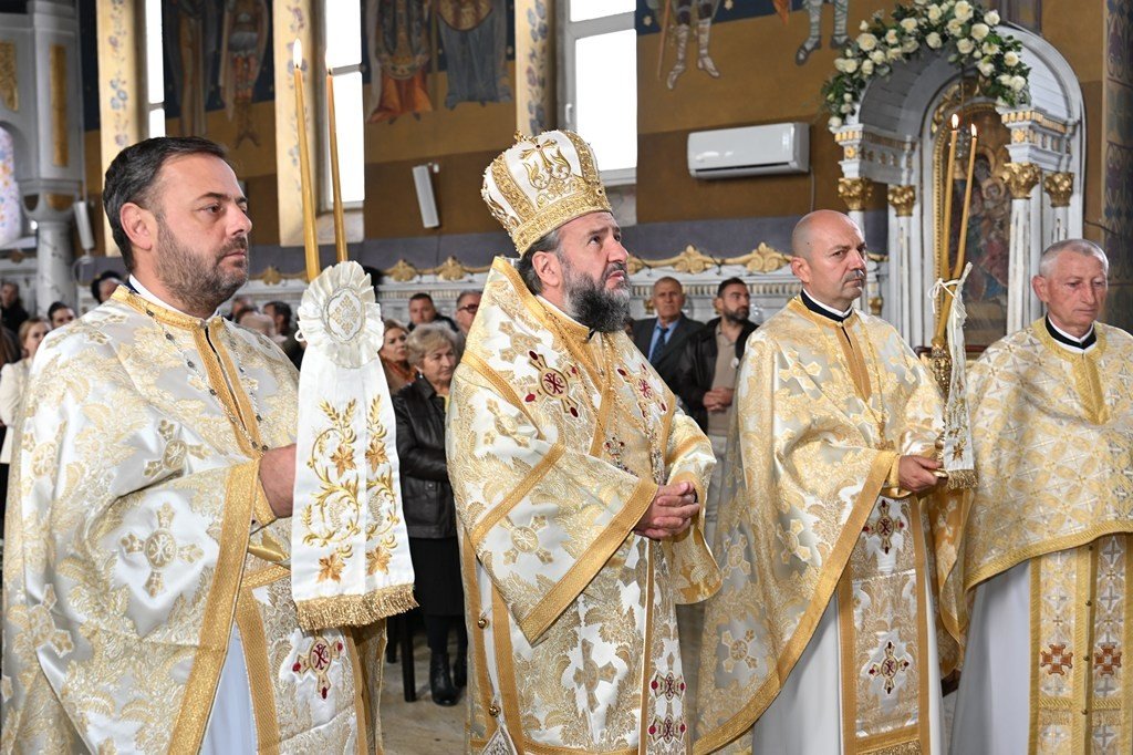 Binecuvântarea exteriorului bisericii din parohia bănăţeană Șoșdea 378318