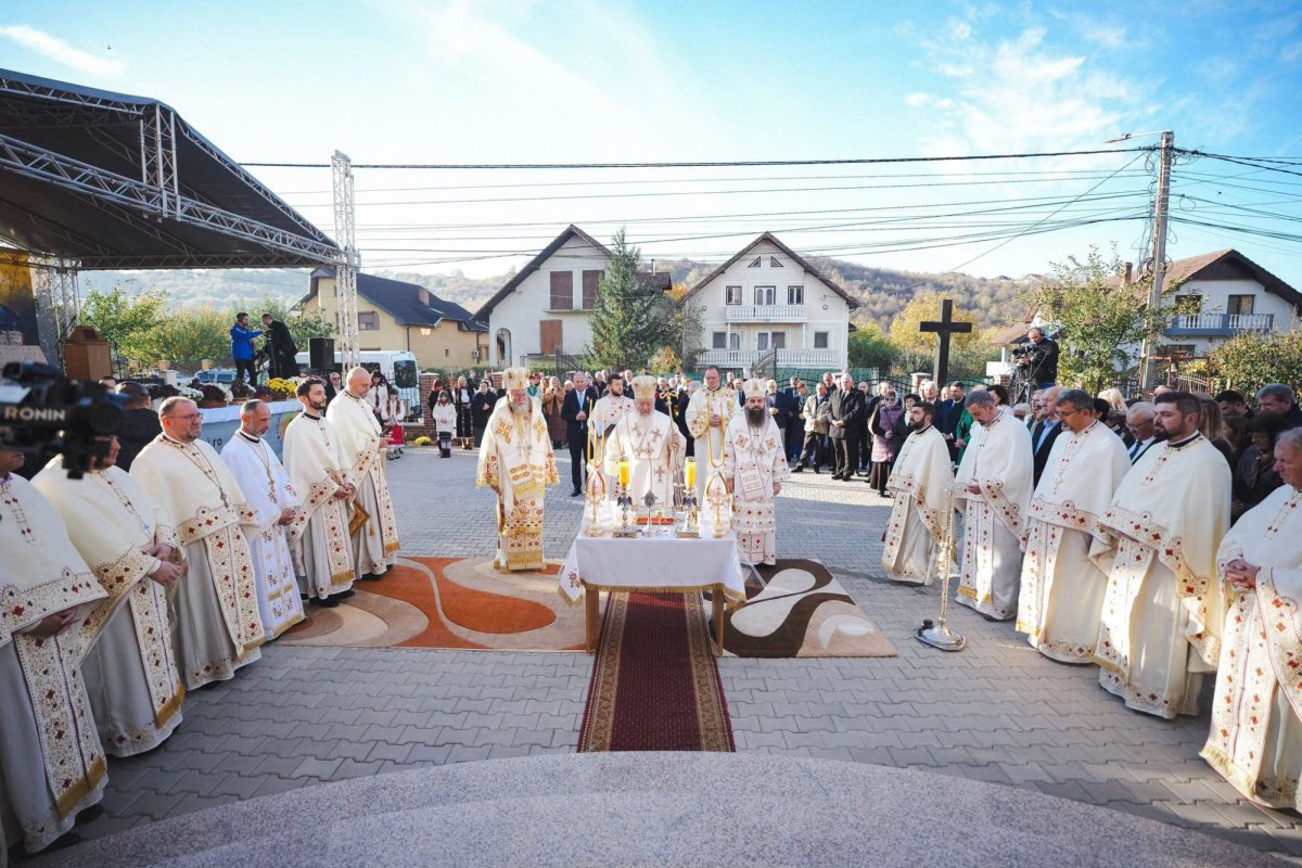 Biserica „Sfântul Apostol Andrei” din Zalău, sfințită de trei ierarhi 378287
