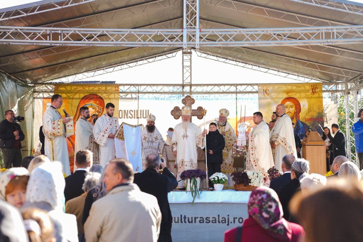 Biserica „Sfântul Apostol Andrei” din Zalău, sfințită de trei ierarhi 378294