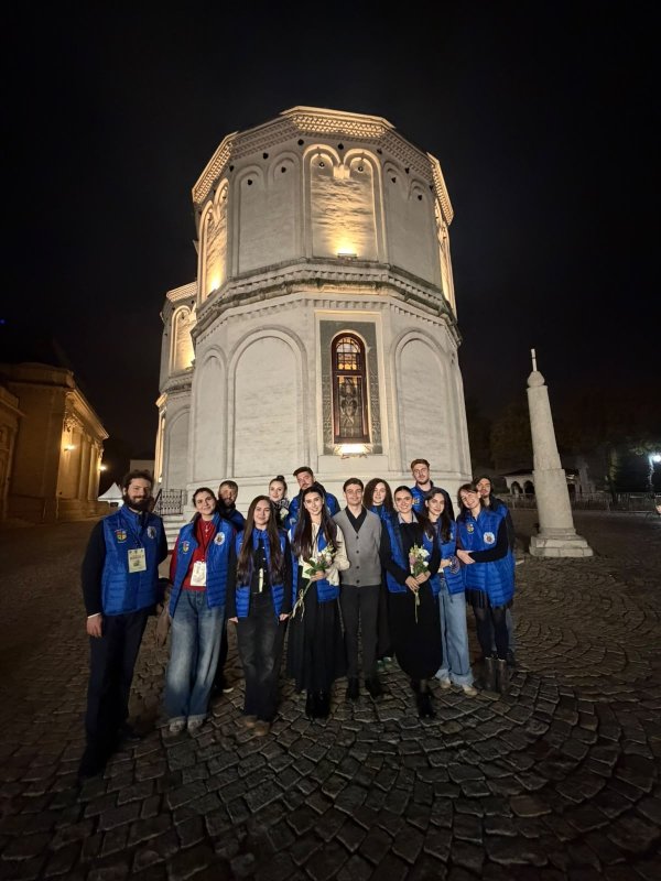 Bucuria slujirii aproapelui, mărturisită de voluntarii de pe Colina Patriarhiei 378368