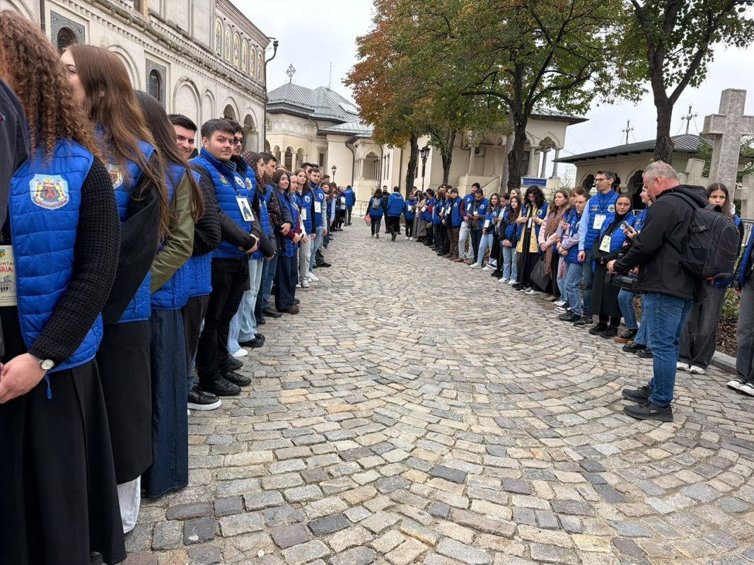 Bucuria slujirii aproapelui, mărturisită de voluntarii de pe Colina Patriarhiei 378369