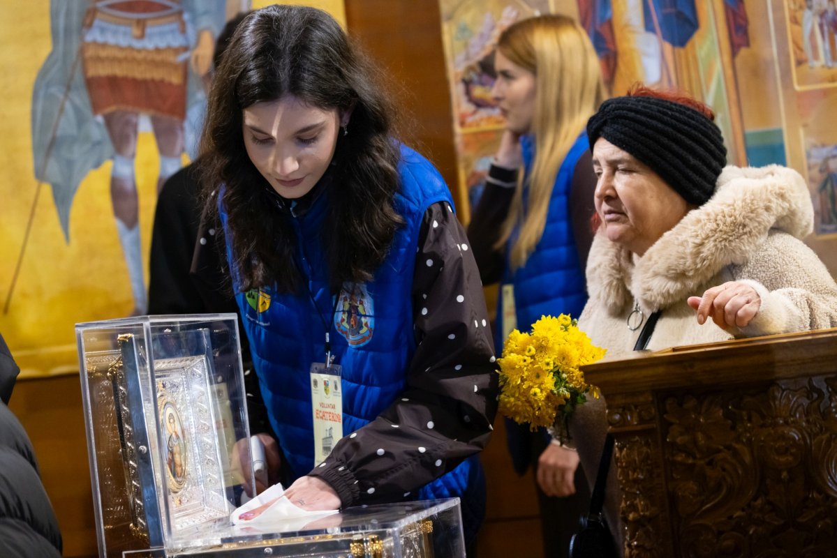 Bucuria slujirii aproapelui, mărturisită de voluntarii de pe Colina Patriarhiei 378375