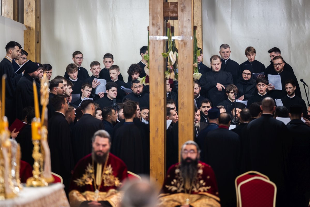Laudă de seară şi mulţumire aduse de cler şi credincioşi 378527