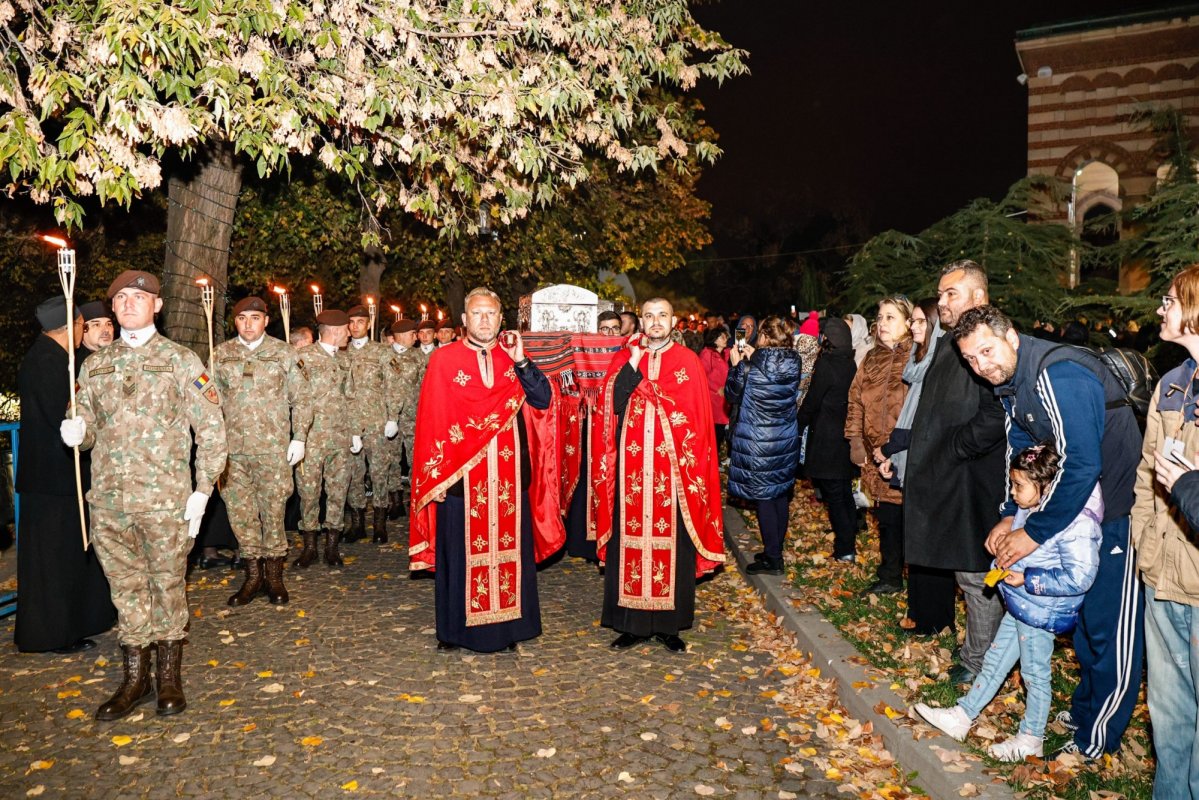 Procesiune la ceas de seară în Craiova 378326