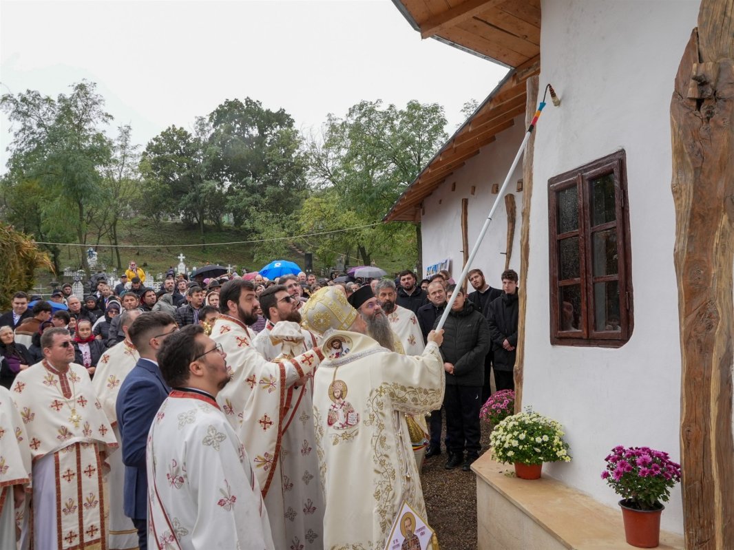 Sfinţirea bisericii din localitatea natală a Sfântului Constantin Sârbu 378323
