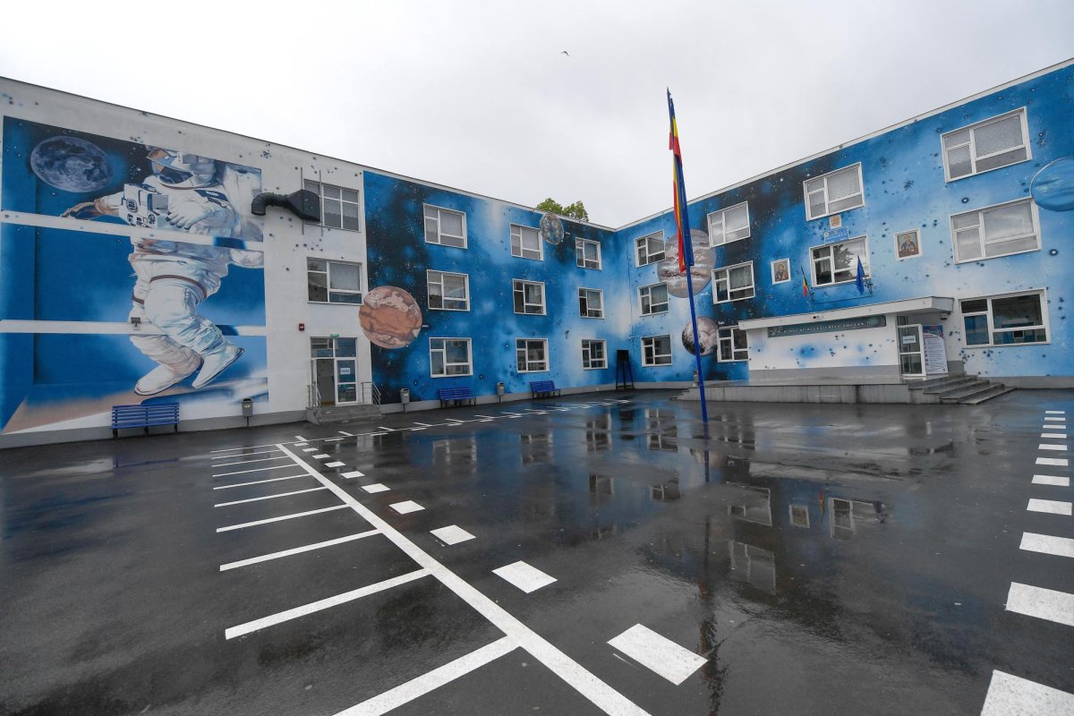 Întărire a pazei în școli 378387